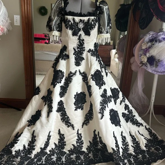 green emerald velvet dress ZAPAKA Women Black and White Patchwork Satin Formal Dress with Pockets A Line V Neck Long Sleeves Evening Dress with Slit, Black / AU12